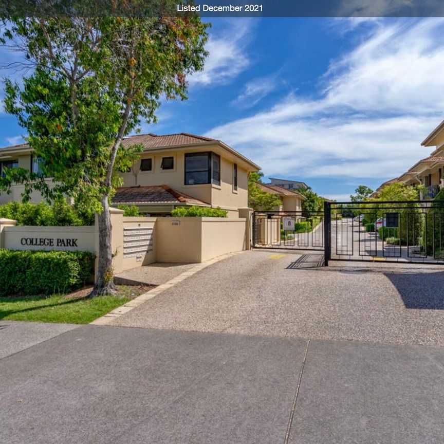 Varsity Lakes - Photo 1