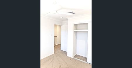 3 BEDROOM 2 BATHROOM TOWNHOUSE WITH DUCTED AIR - Photo 5