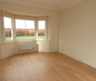 4 bedroom semi-detached house to rent - Photo 6