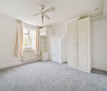 5 bedroom detached house to rent - Photo 2
