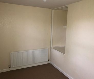 2 Bed End Terrace, Livingstone Road, S35 - Photo 2