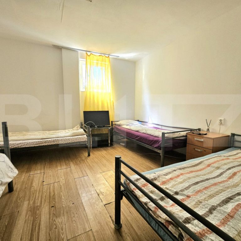 Casa 12 camere, cazare - Photo 1