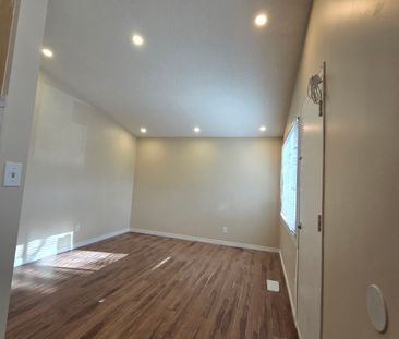 #2 11839 45 Street Northwest - Photo 2