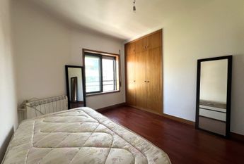 Fantástico Apartamento T2 Mobilado com Garagem e Arrumos