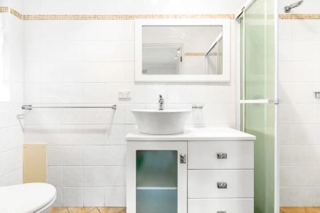 Fabulous One Bedroom Apartment in Prime Lindfield Location - Photo 2