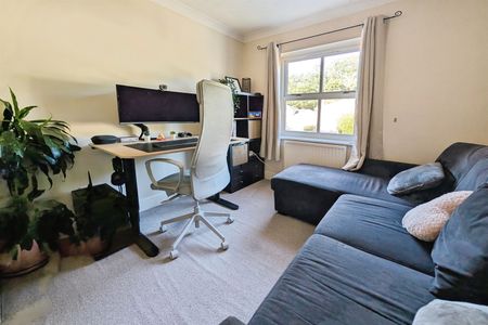 Edwin Jones Green, SO15 - Photo 5