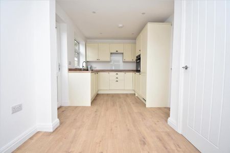 2 bedroom semi-detached bungalow to rent - Photo 5