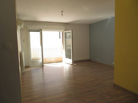 T2/3, 5, Rue Monjardin, Nîmes-Centre, 52m², 530€ HC - Photo 4