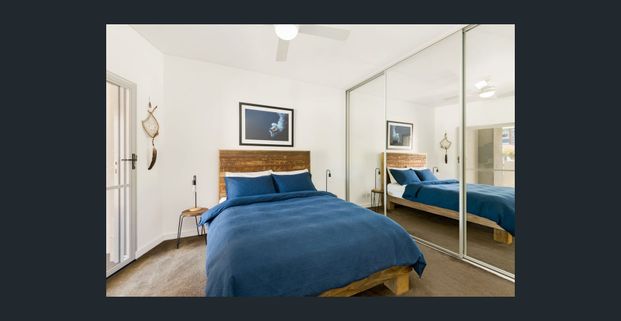 Oversized Modern Apartment with Double Lock-Up Garage - Photo 1