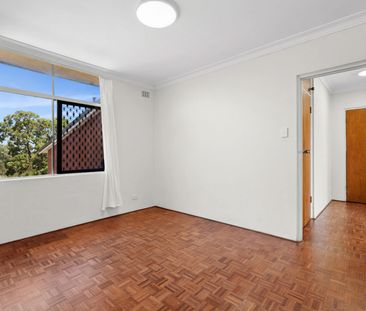 Light Filled Apartment in Leafy Hunters Hill - Photo 1