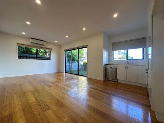 3/33 Curie Avenue, Oak Park VIC 3046 - Photo 1