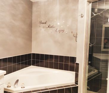 For Lease - 2054 Glenhampton Road, Oakville, Ontario - Photo 4