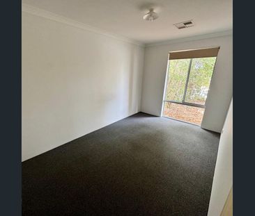 Family Home, Walk to Train in 5mins No Car Needed! - Photo 4