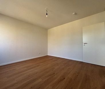 Traumwohnung: Exklusive Ausstattung und nagelneue Einbauküche! - Foto 1