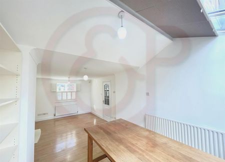 Hanger Lane, Ealing, W5, London - Photo 2