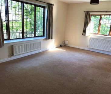 2 bedroom character property to rent - Photo 5