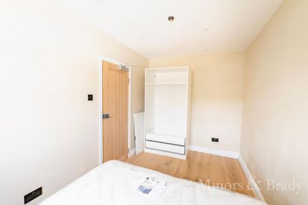 6 bedroom semi-detached house to rent - Photo 2