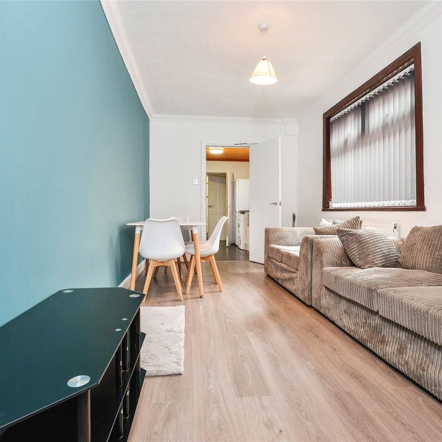 Room 3 - Photo 1