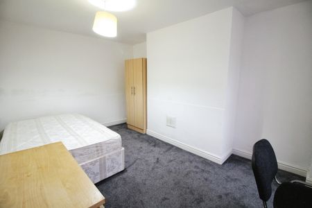 BILLS INCLUDED – Royal Park View, Hyde Park, LS6 - Photo 3