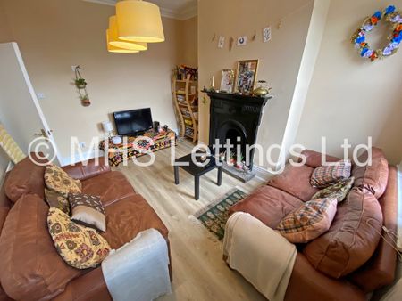 5 Bedroom Mid Terraced House for rent in Beechwood Crescent - Photo 2