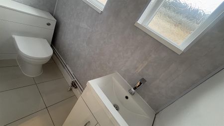 To Let - Photo 5