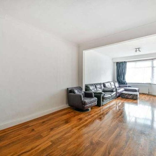 Mornington Crescent, Cranford, TW5 - Photo 1