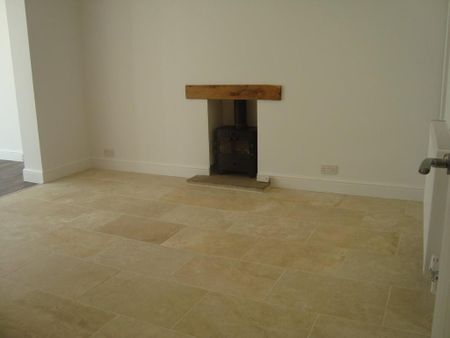 5 bedroom detached house to rent - Photo 3