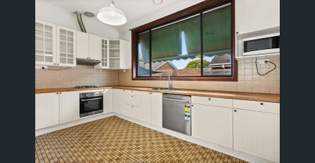 In the Heart of Glenroy! - Photo 2