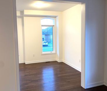 For Lease - 335 Reg Harrison Trail, Newmarket, Ontario - Photo 5