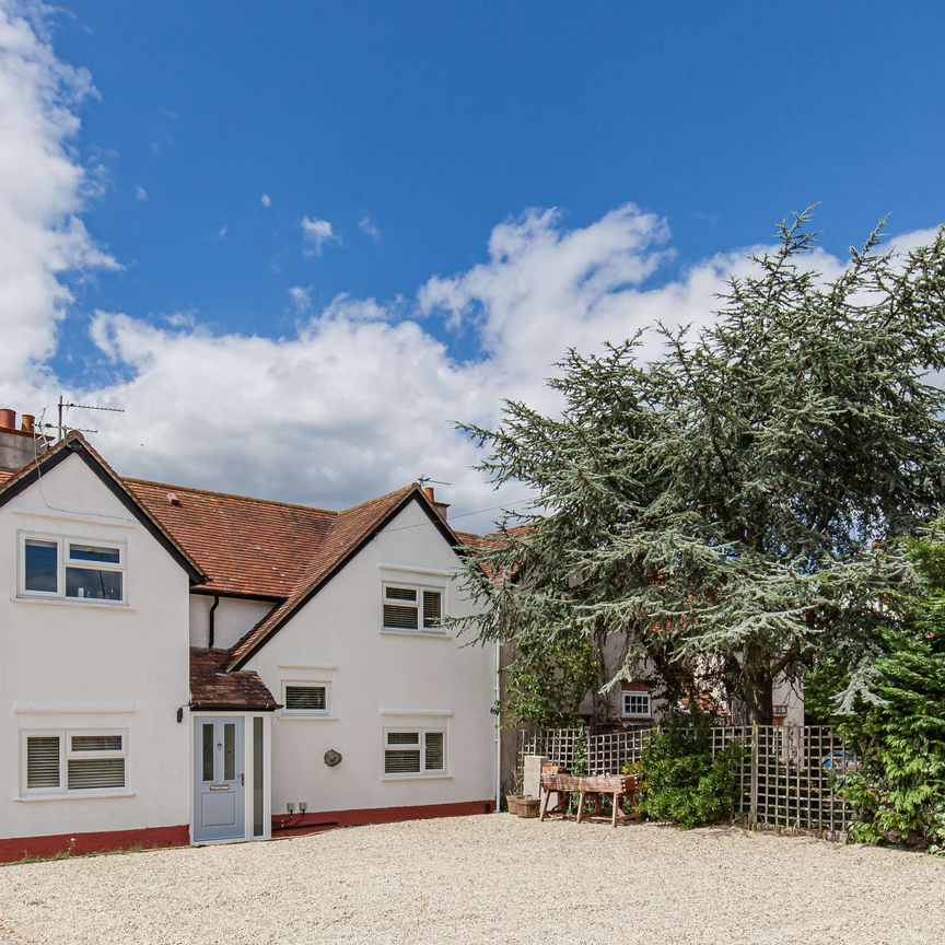Stunning shared house in central Abingdon - Photo 1