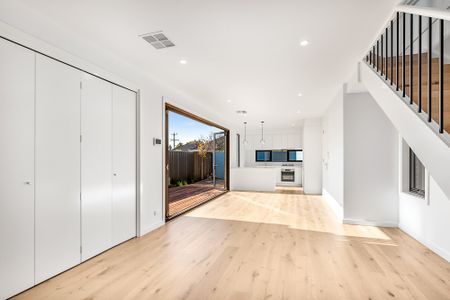 19 Cecil Street, Bentleigh East VIC 3165 - Townhouse For Rent | Domain - Photo 3