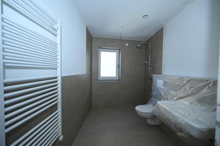 Neubau-Erstbezug! Sonnenverwöhnte 3-Zimmer-Wohnung mit großem Südwestbalkon Seubersdorf - Zentral - Photo 5