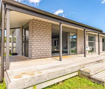 WHANGANUI EAST - 3 BEDROOMS - Photo 4