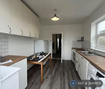 4 bedroom end of terrace house to rent - Photo 5