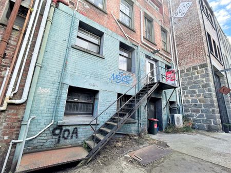 Central 1 bedroom studio available - Photo 5