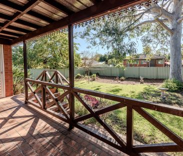 Bright and Spacious Family Home - Photo 5