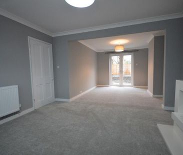 3 bedroom semi-detached house to rent - Photo 3