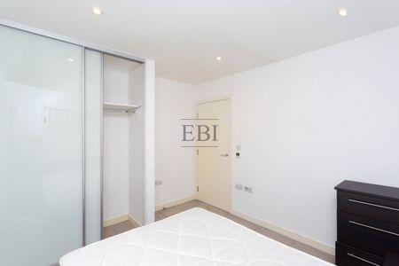 Tennyson Apartments, 1 Saffron Central Square, CR0 2FX - Photo 3