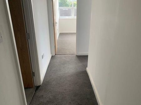 3 bedroom flat to rent - Photo 3