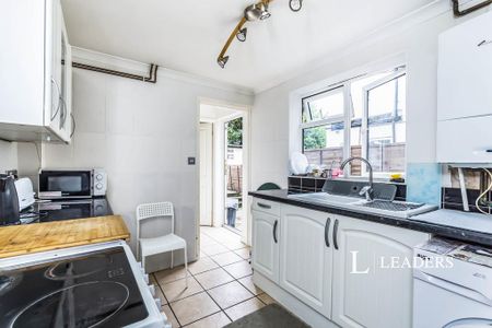 1 bedroom in a house share to rent - Photo 5
