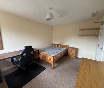 1 bedroom in a house share to rent - Photo 4