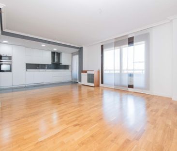 Piso de alquiler en Avenida Nuevo Mundo, 13, Sector S - Photo 1