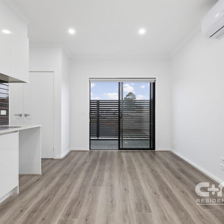 SENSATIONAL NEW STYLE UNIT! - Photo 1