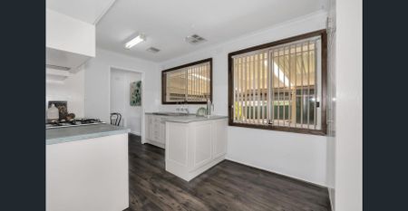 GREAT LOCATION - FAMILY HOME PLUS GARAGE - Photo 5