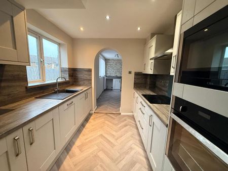 3 bedroom semi-detached house to rent - Photo 5