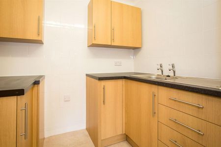 1 bedroom retirement property to rent - Photo 5