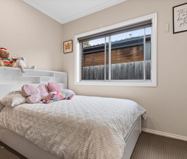Modern 3-Bedroom Home with Park Access, Walk to Shops and Station i... - Photo 5