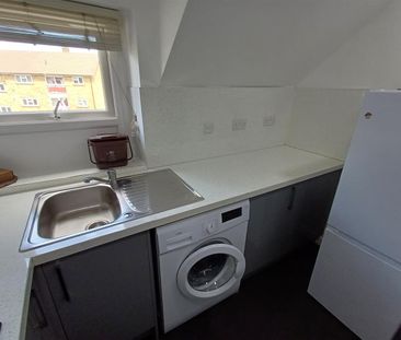 White Lion, Cowbridge Road West, Cardiff - Photo 4