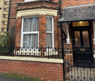 1 bedroom in a house share to rent - Photo 2