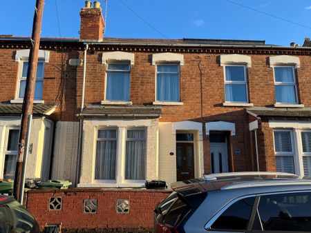 2 bedroom terraced house to rent - Photo 2